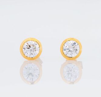 A Pair of rare-white Solitaire Diamond Earstuds