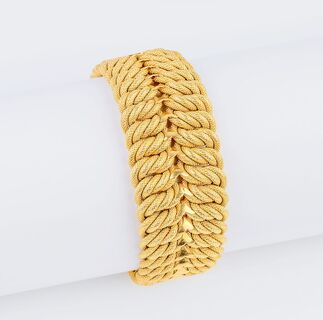 A Vintage Gold Bracelet in woven Decor