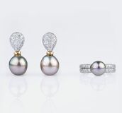 A Tahiti Diamond Jewellery Set with Ring and Pair Earrings - image 1