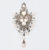 A Belle Epoqu 'Pendentif Goutte' with Diamond and Natural Pearls