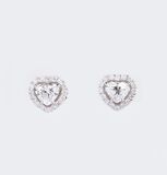 A Pair of rare-white Diamond Earstuds 'Hearts'