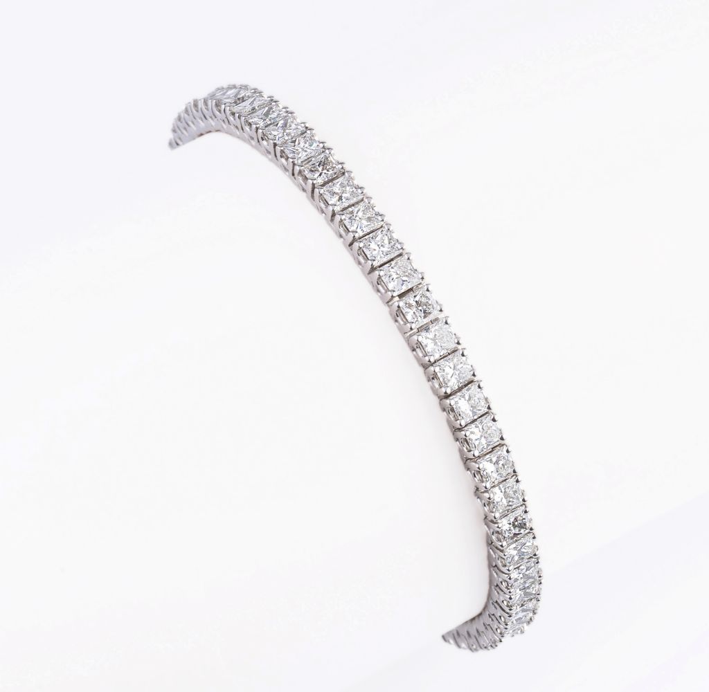 Hochkarätiges, fein-weißes Diamant-Armband Hochkarätiges, fein-weißes Diamant-Armband