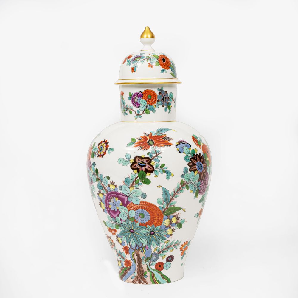 Große Deckelvase mit Kakiemon-Dekor Große Deckelvase mit Kakiemon-Dekor