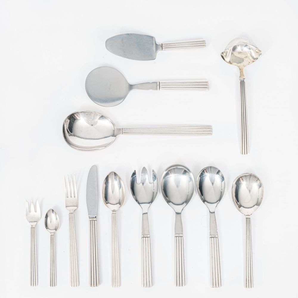 Georg Jensen - Umfangreiches Menü-Besteck 'Bernadotte' für 10 Personen Umfangreiches Menü-Besteck 'Bernadotte' für 10 Personen