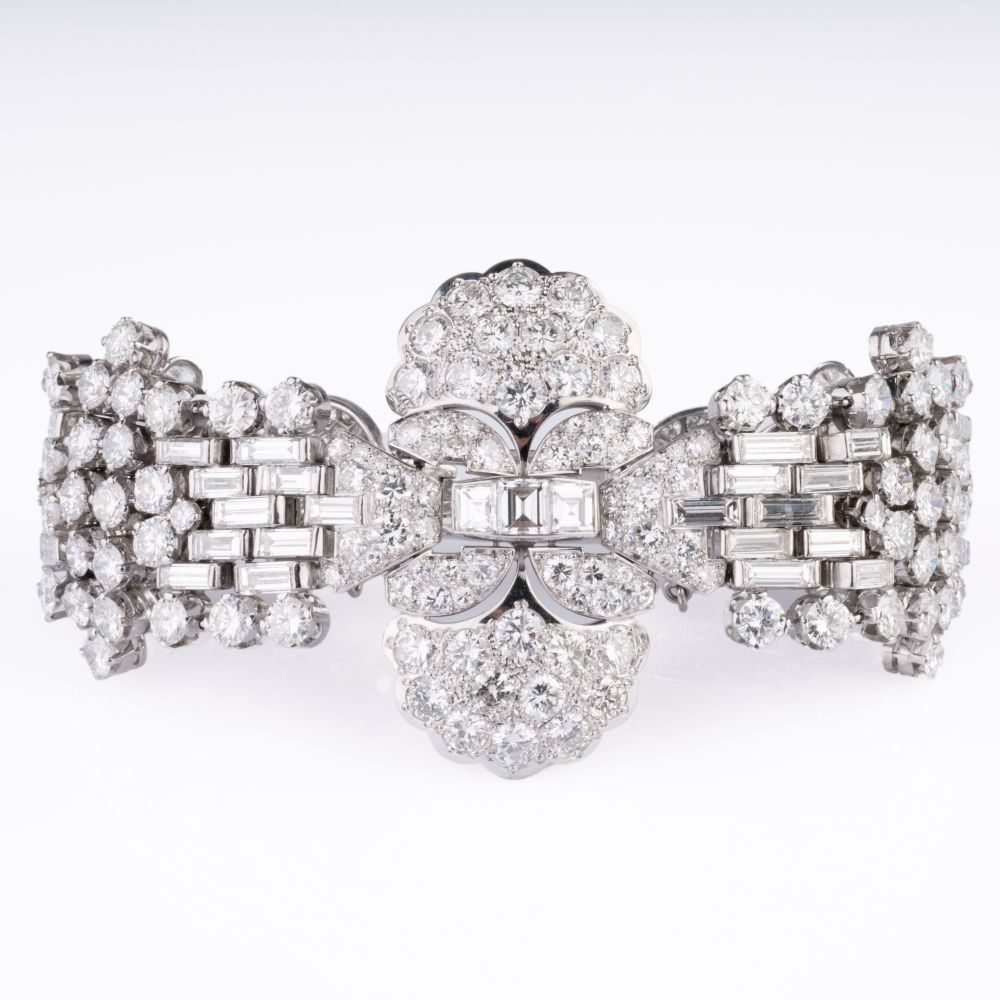 An exquisite, highcarat Art-déco Diamond Bracelet - image 2