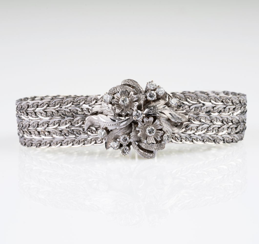 A Vintage Gold Bracelet with Diamonds A Vintage Gold Bracelet with Diamonds
