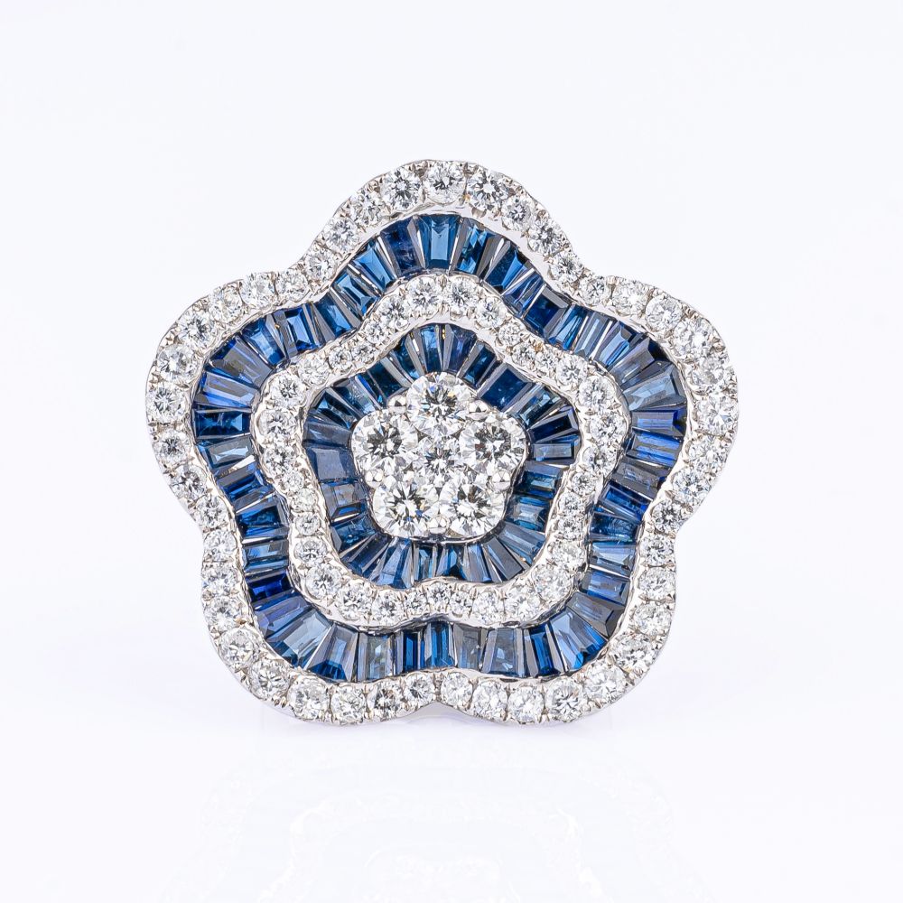 A large Flower Sapphire Diamond Cocktailring A large Flower Sapphire Diamond Cocktailring