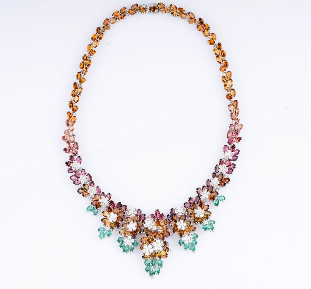 Hochkarätiges, farbenreiches Edelstein-Collier 'Fiori Umbri' Hochkarätiges, farbenreiches Edelstein-Collier 'Fiori Umbri'