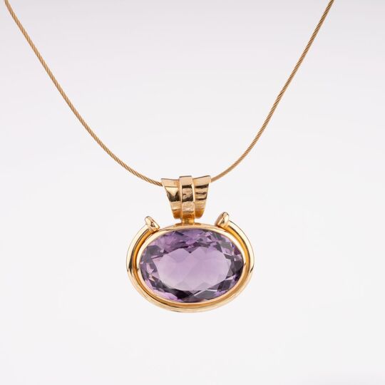 An Amethyst Pendant on Gold Necklace