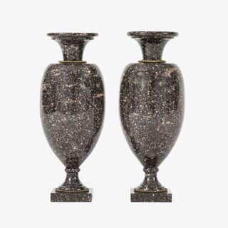 Paar Gustavianischer Blyberg Porphyr-Vasen