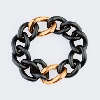 A modern Gold Bracelet