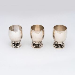 A Set of 3 Small Beakers 'Grape' No. 296 B