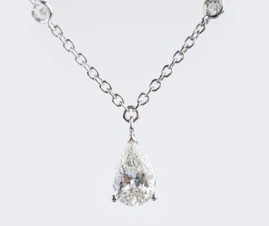 A fine-white Diamond Pendant on Necklace