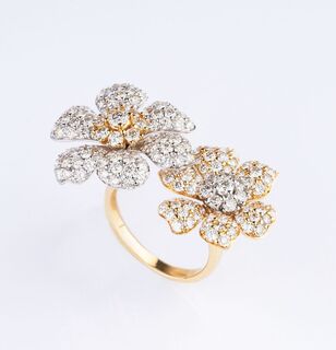 A bicolour Diamond Flower Ring