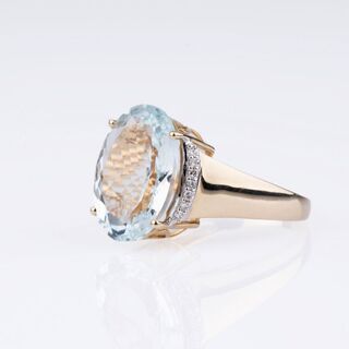 An Aquamarine Diamond Ring