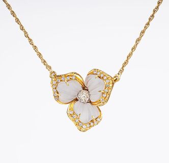 A Pendant 'Cloverleaf' with Diamonds on Necklace