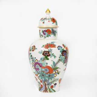 A Large Lidded Vase with Kakiemon Decor