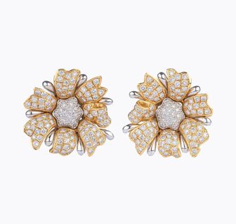 A Pair of flowershaped bicolour Diamond Earrings