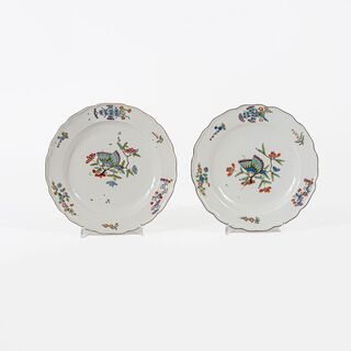 A Pair of Plates with Kakiemon Decor 
