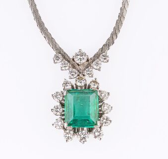 An Emerald Diamond Necklace