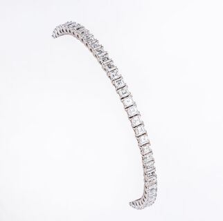 A Rivière fein-white Diamond Bracelet
