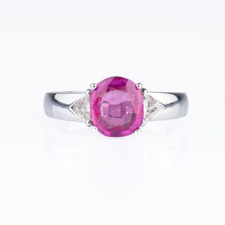 Vivid Pink-Saphir-Ring mit Diamant-Besatz