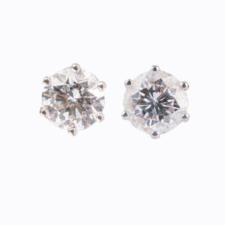 A Pair of Solitaire Earstuds