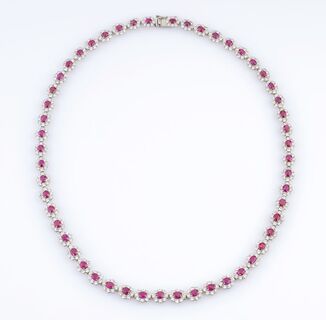 An excellent, colour-fine Ruby Diamond Necklace 'Rose et Blanc'