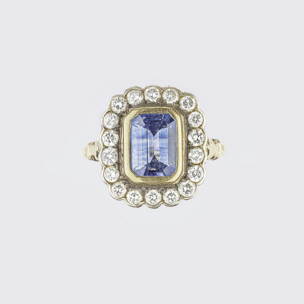 A Natural Ceylon Sappire Ring with Diamonds A Natural Ceylon Sappire Ring with Diamonds