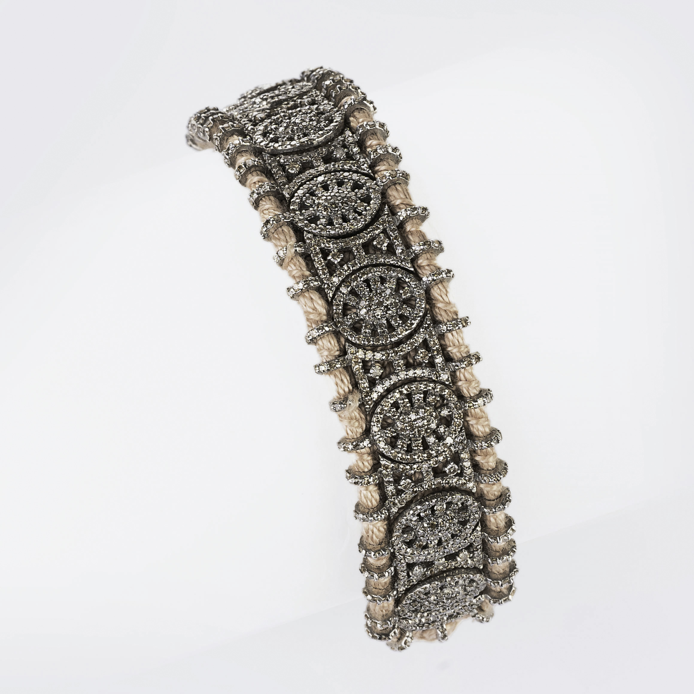 Webarmband mit Diamant-Besatz Webarmband mit Diamant-Besatz