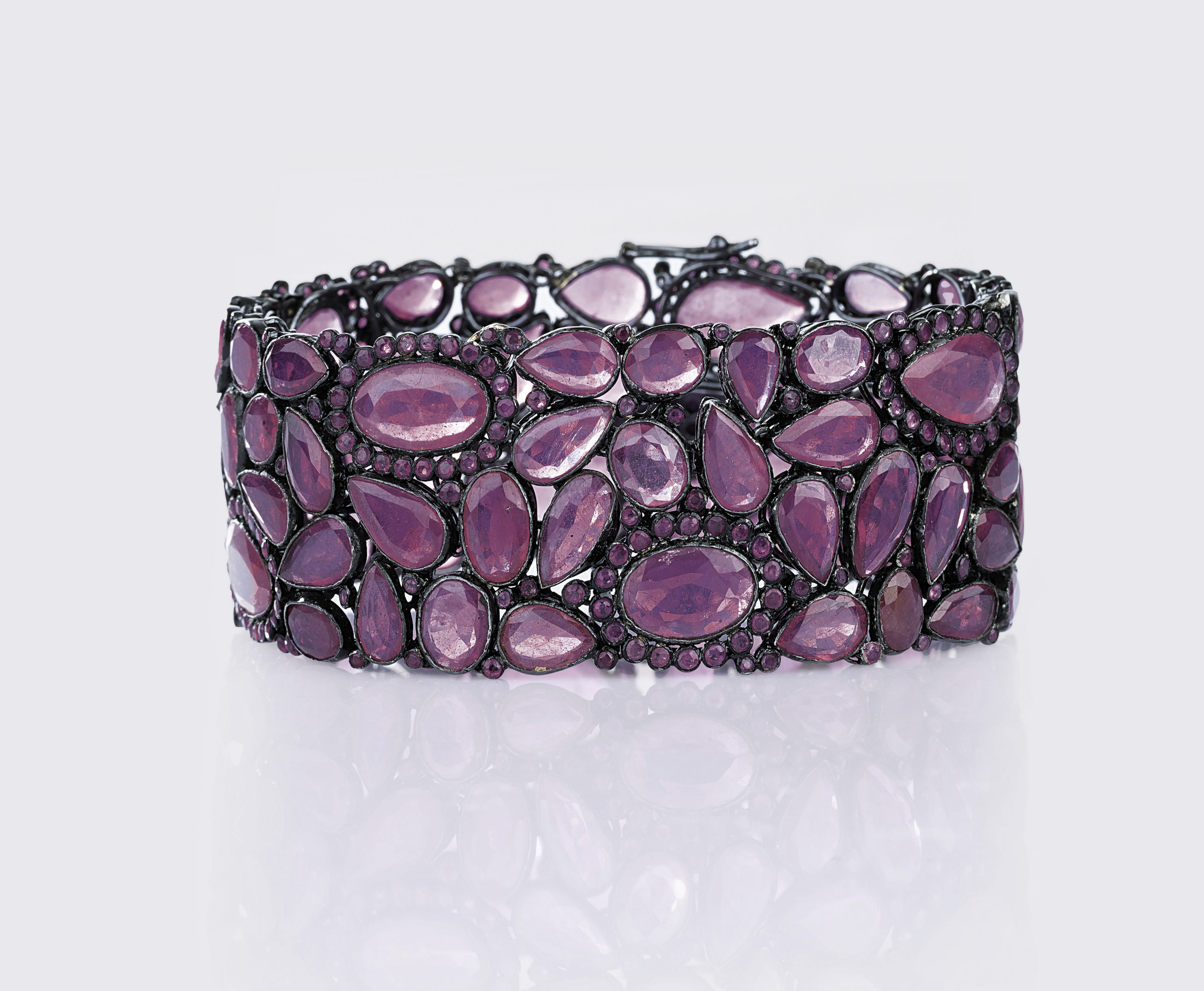Farbintensives Rubin-Armband in Pink-Purple Farbintensives Rubin-Armband in Pink-Purple