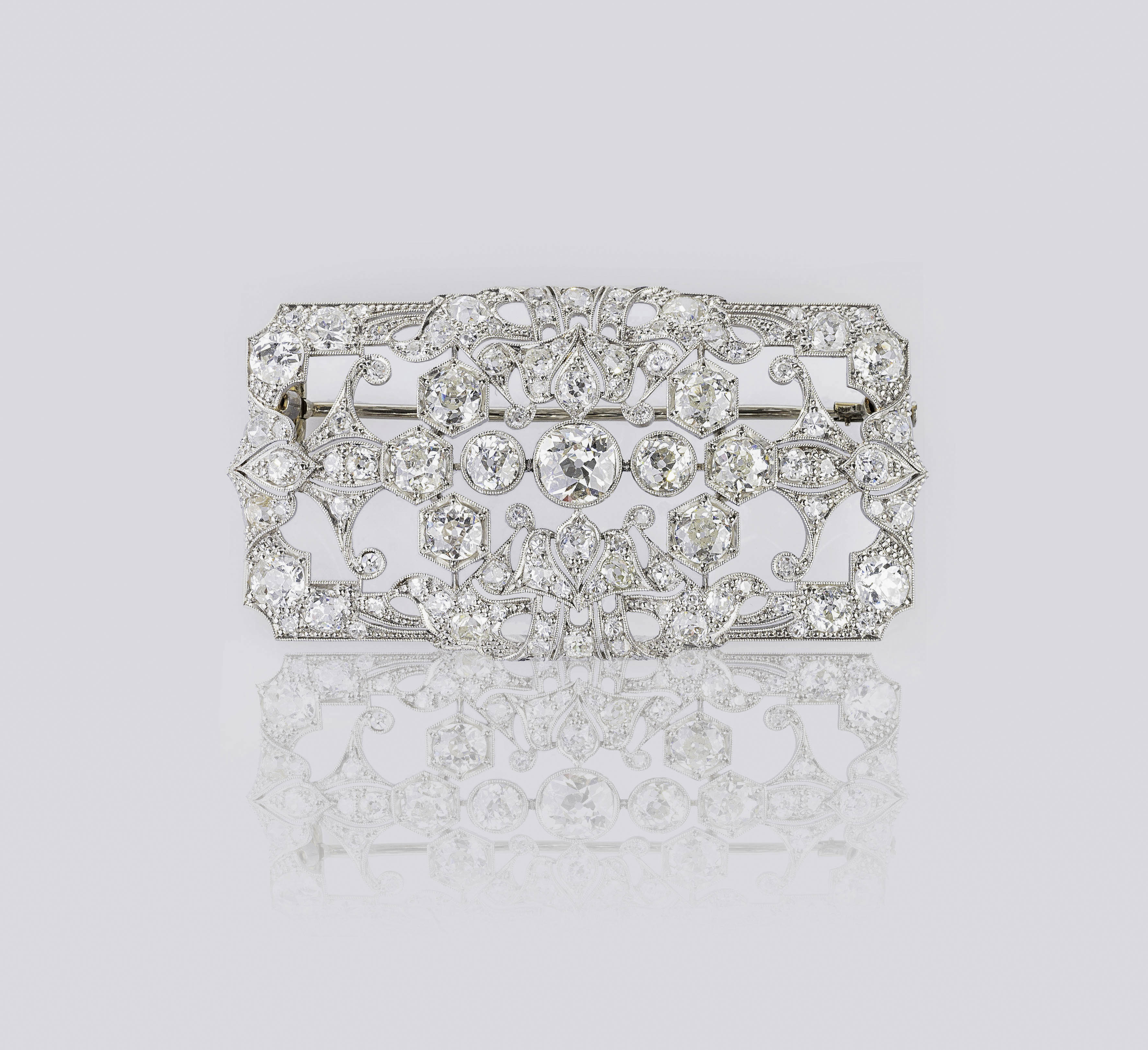 A large, fine Art-déco Diamond Brooch A large, fine Art-déco Diamond Brooch