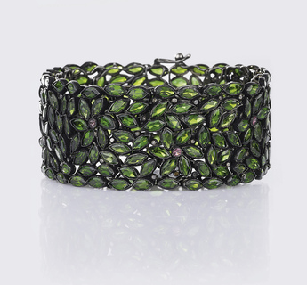 - A Deepgreen Diopsid Bracelet with Pink Tourmalilnes 'fleurs vertes' A Deepgreen Diopsid Bracelet with Pink Tourmalilnes 'fleurs vertes'
