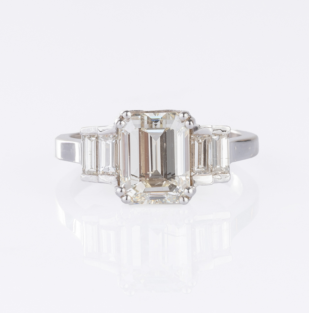 Hochkarätiger Emerald Cut Diamant-Ring Hochkarätiger Emerald Cut Diamant-Ring