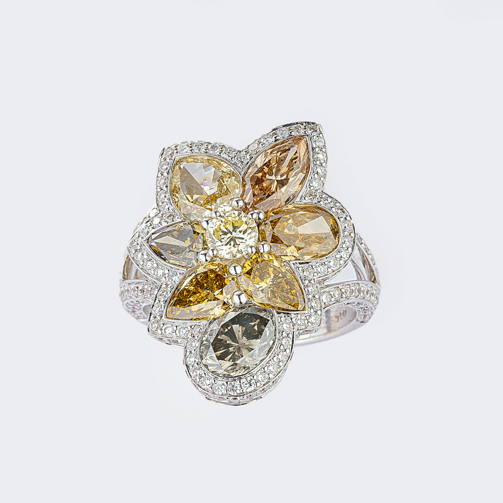 Farbintensiver Fancy Diamant-Ring Farbintensiver Fancy Diamant-Ring