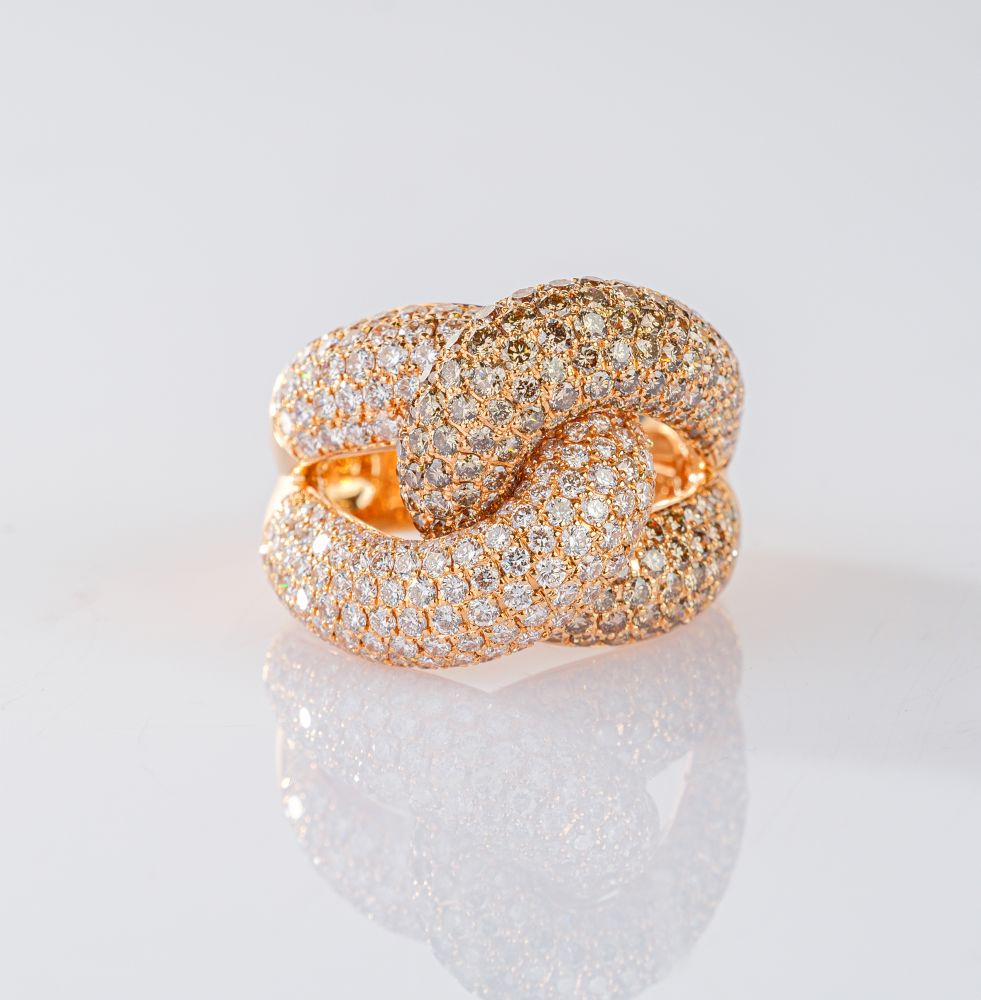 Two-Coloured Diamond Ring Two-Coloured Diamond Ring
