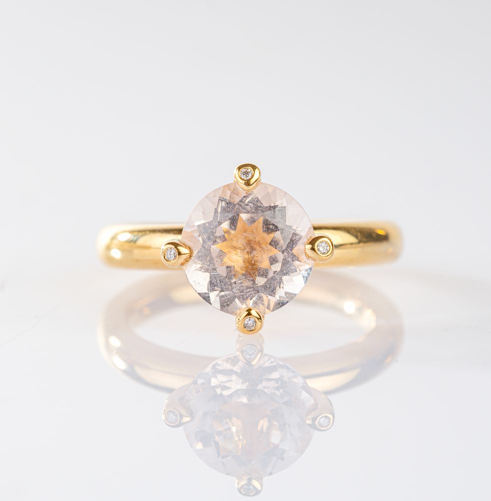 Juwelier Wempe - Modern Pink Quartz Ring with Diamonds by Kim Modern Pink Quartz Ring with Diamonds by Kim