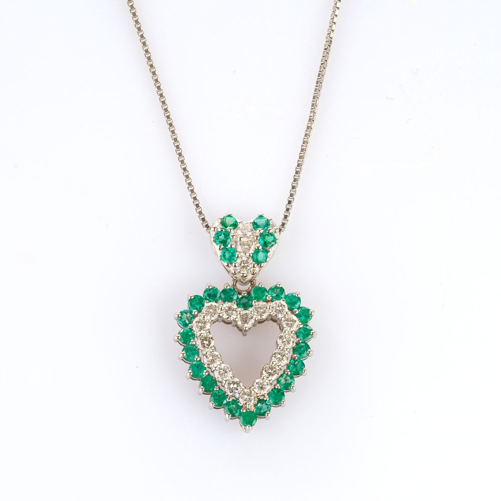Heart Pendant with Emerald Diamond Setting Heart Pendant with Emerald Diamond Setting