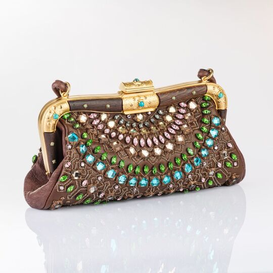 Extravagante Baguettetasche mit farbigem Strassbesatz