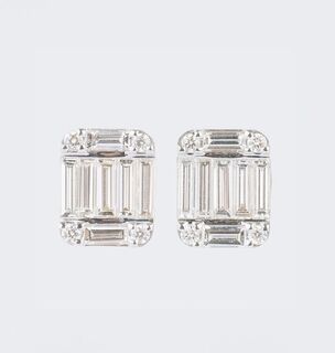 Paar fein-weißer Diamant Ohrstecker