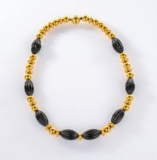 Goldcollier mit schwarzer Jade 'Meister Collection'