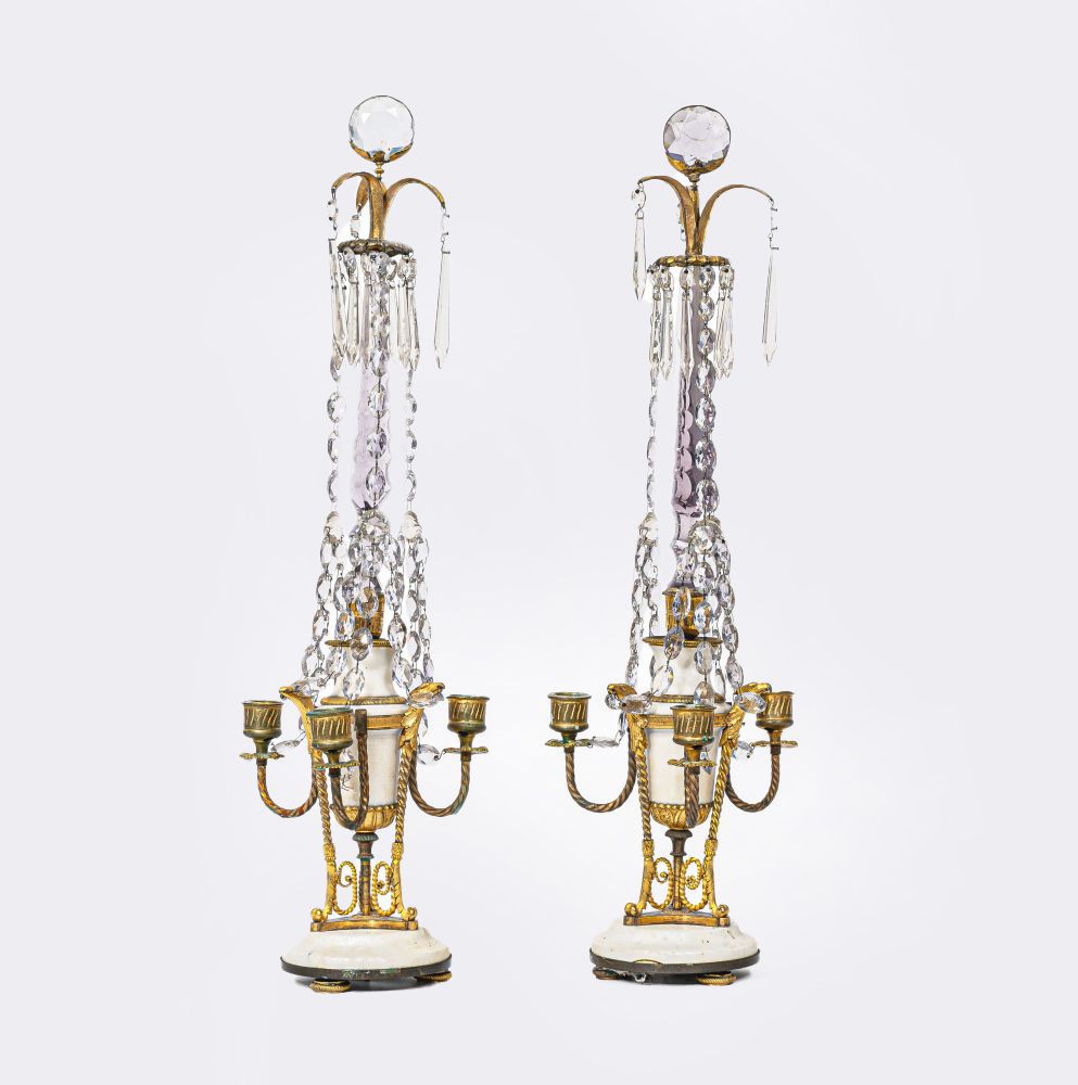Paar dreiarmiger Ormolu Empire-Girandolen mit Kristallglas Paar dreiarmiger Ormolu Empire-Girandolen mit Kristallglas