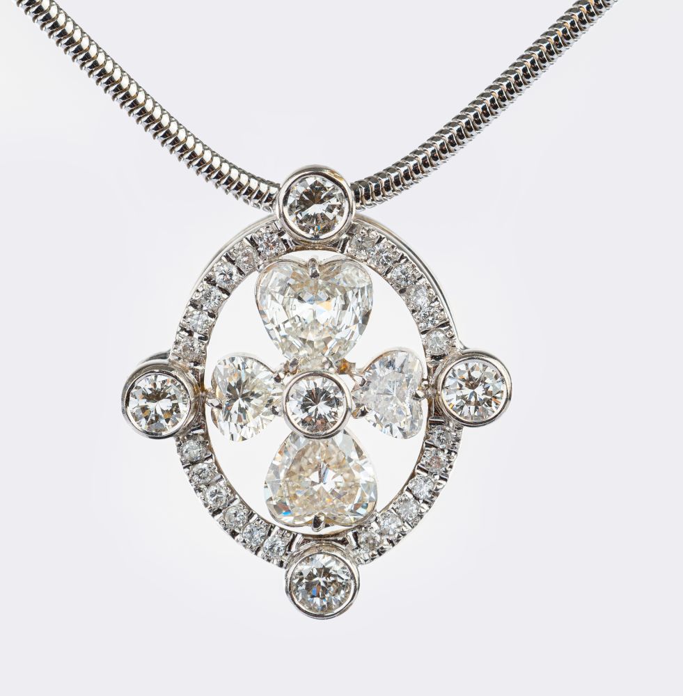 Herzschliff-Diamant Anhänger an Kette Herzschliff-Diamant Anhänger an Kette