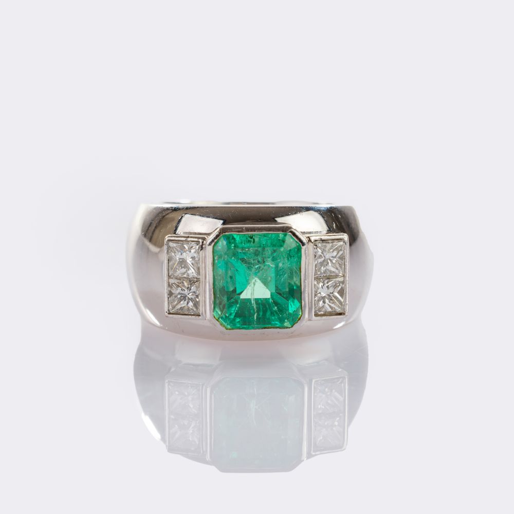 Fine Emerald Diamond ring Fine Emerald Diamond ring