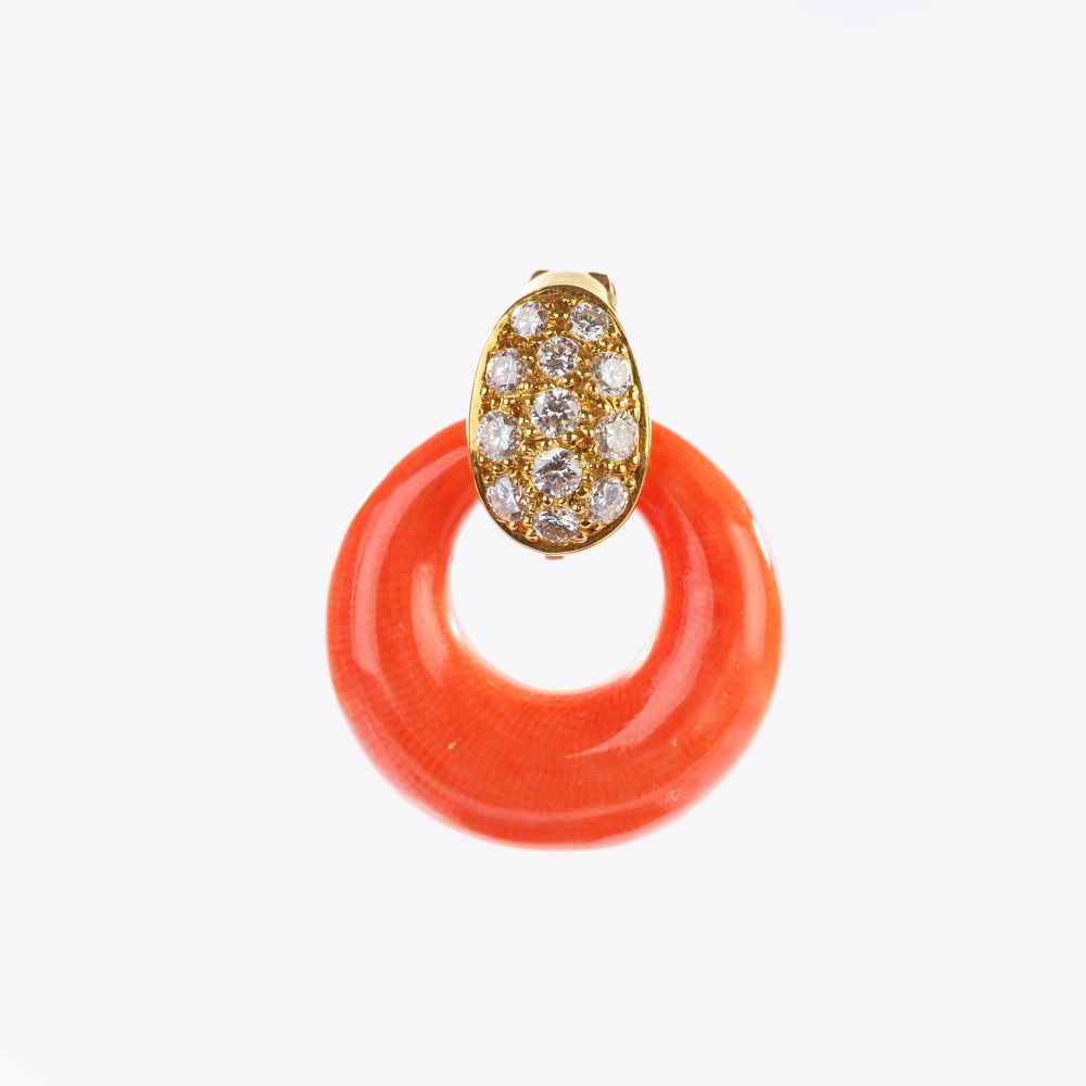 Van Cleef & Arpels - Koralle Anhänger mit Brillant-Besatz Koralle Anhänger mit Brillant-Besatz