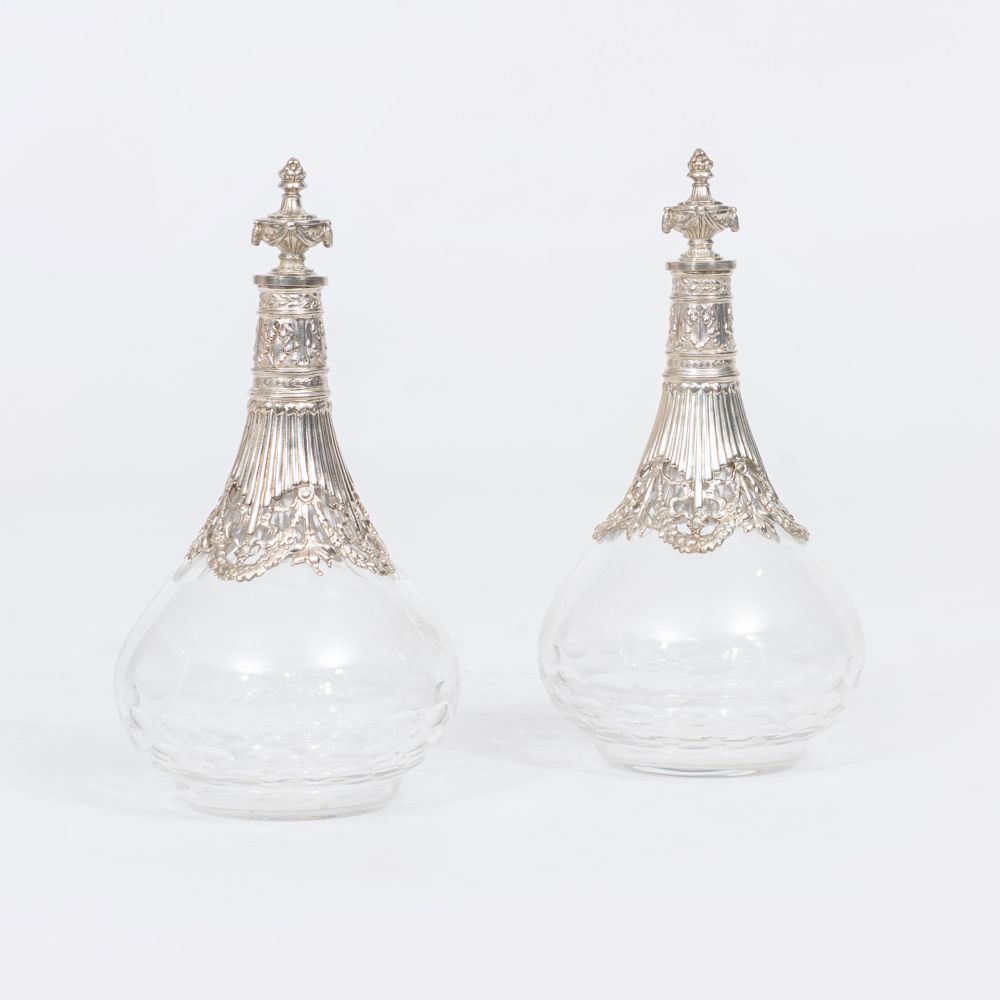 Koch & Bergfeld, gegr. 1829 in Bremen - Paar kleiner Essig-und Ölkaraffen Paar kleiner Essig-und Ölkaraffen