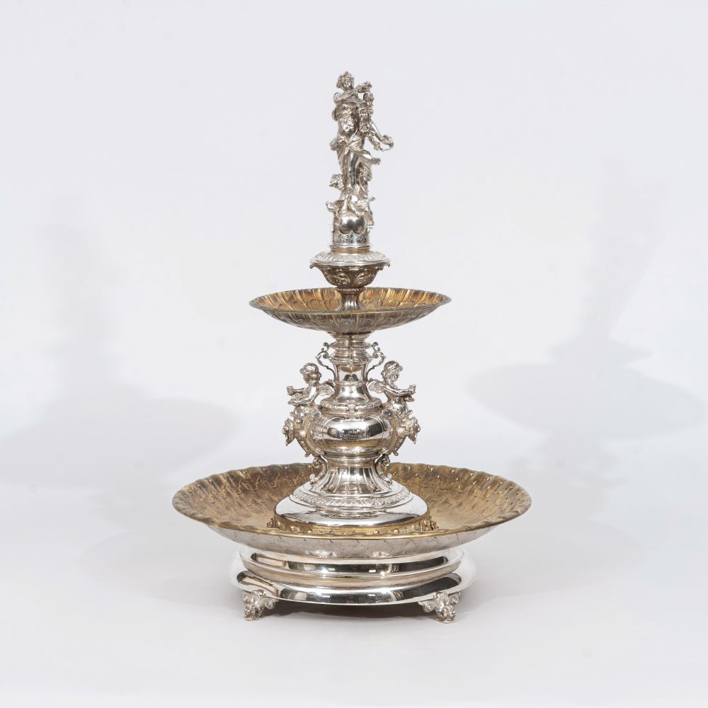 Wilkens & Söhne, gegr. 1810 in Bremen - Magnificent centerpiece of the 'Apollo Lodge' in Leipzig in the form of a table fountain Magnificent centerpiece of the 'Apollo Lodge' in Leipzig in the form of a table fountain