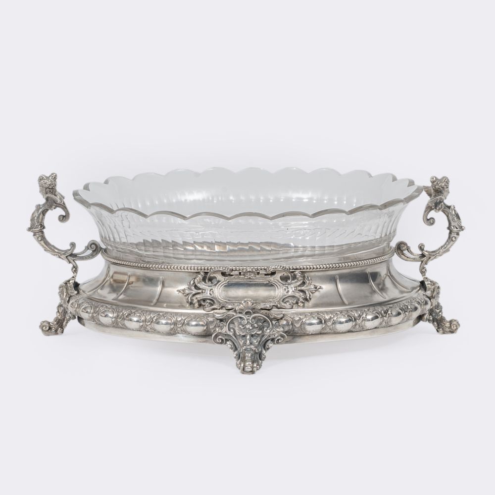 Gebrüder Petersfeldt, gegr. 1848 Berlin - A splendid oval Jardinière A splendid oval Jardinière