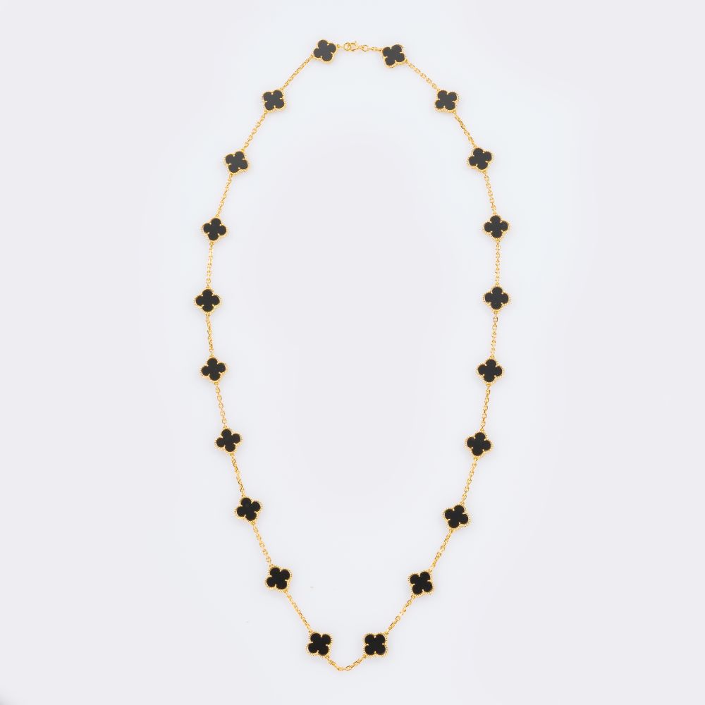 Van Cleef & Arpels - Langes Gold-Onyx Collier 'Alhambra 20 Motive' Langes Gold-Onyx Collier 'Alhambra 20 Motive'