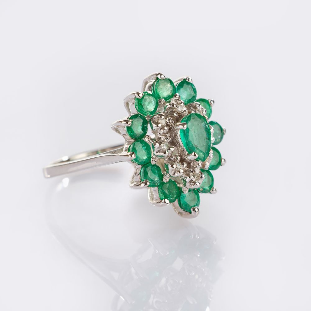 Smaragd-Ring mit Kleinstdiamanten - Bild 2